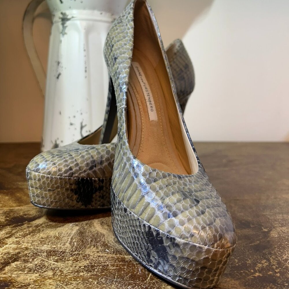 Diane von Furstenberg Jade Green Croc-Embossed Leather Platform Stilettos 6.5